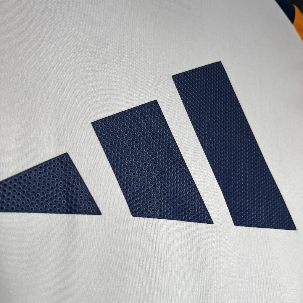 T-shirt d'avant-match Real Madrid 24/25