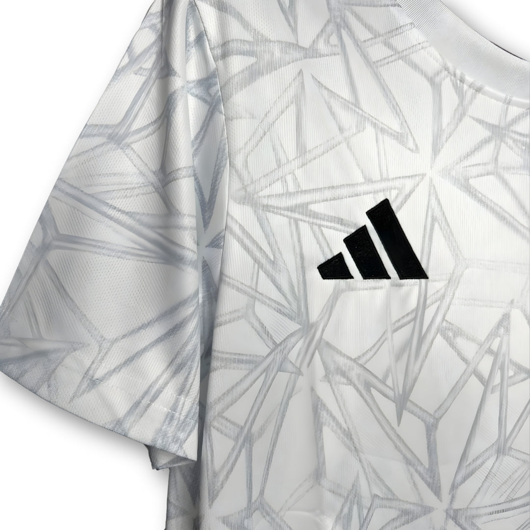 T-shirt d'avant-match Real Madrid 24/25