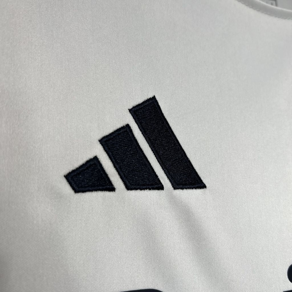 T-shirt d'avant-match Real Madrid 24/25
